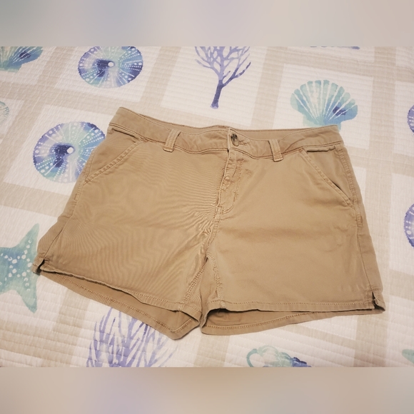 2 pairs of SO shorts size 11 tan and green - Picture 7 of 12